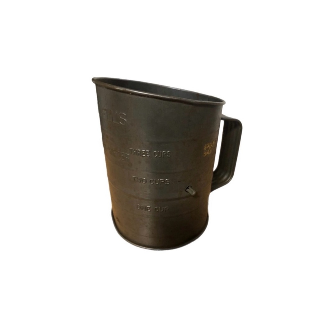 Vintage Bromwells Measuring  Flour Sifter 1950’s Kitchen 4 Cup Rustic Farmhouse